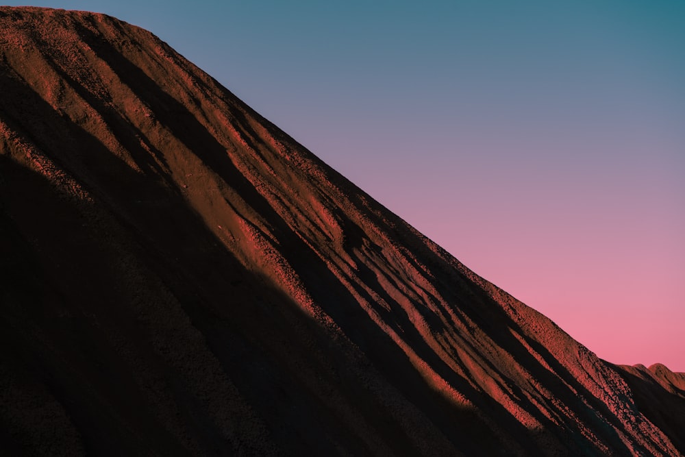 closeup photo of mountain at daytime