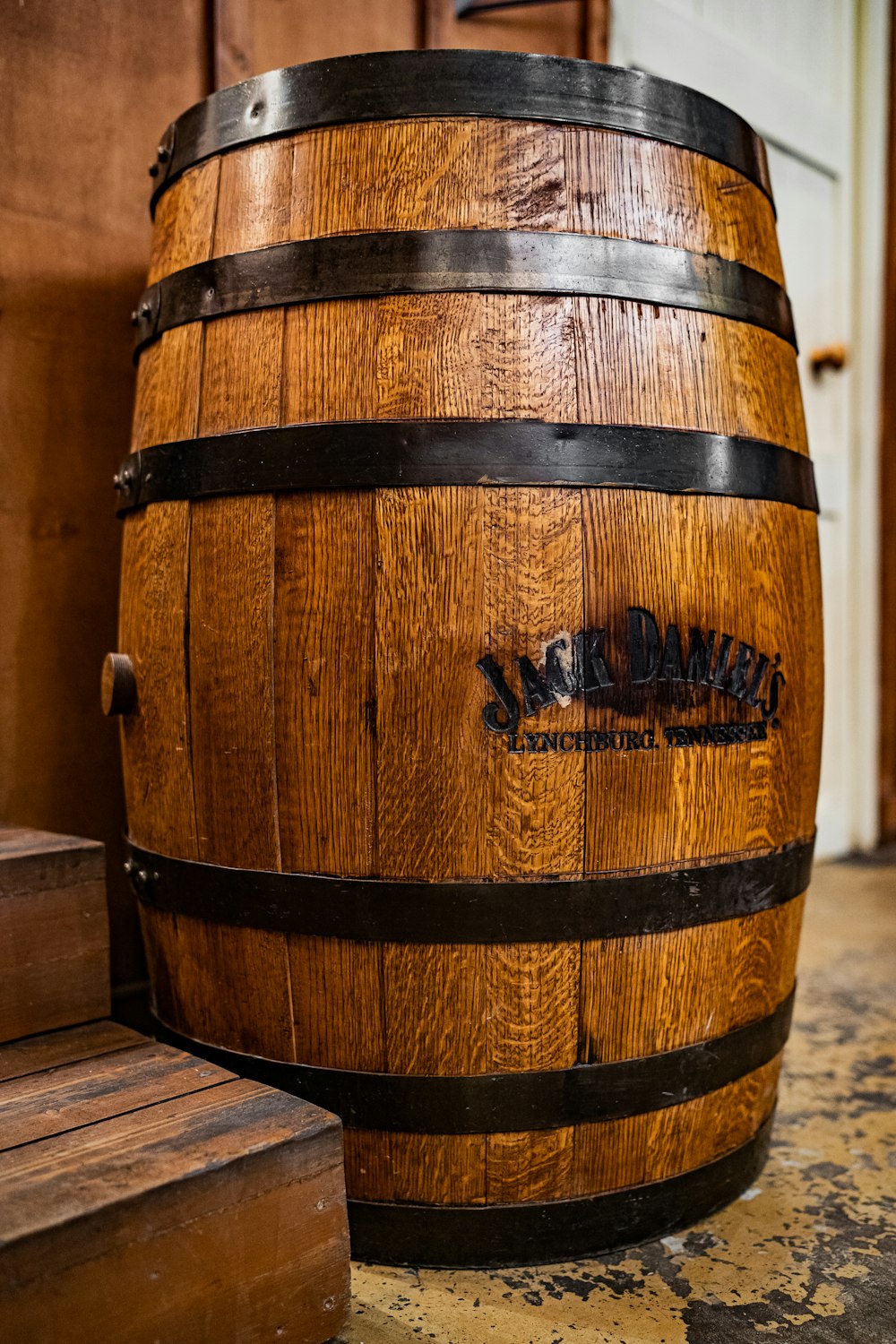 barril de madeira marrom