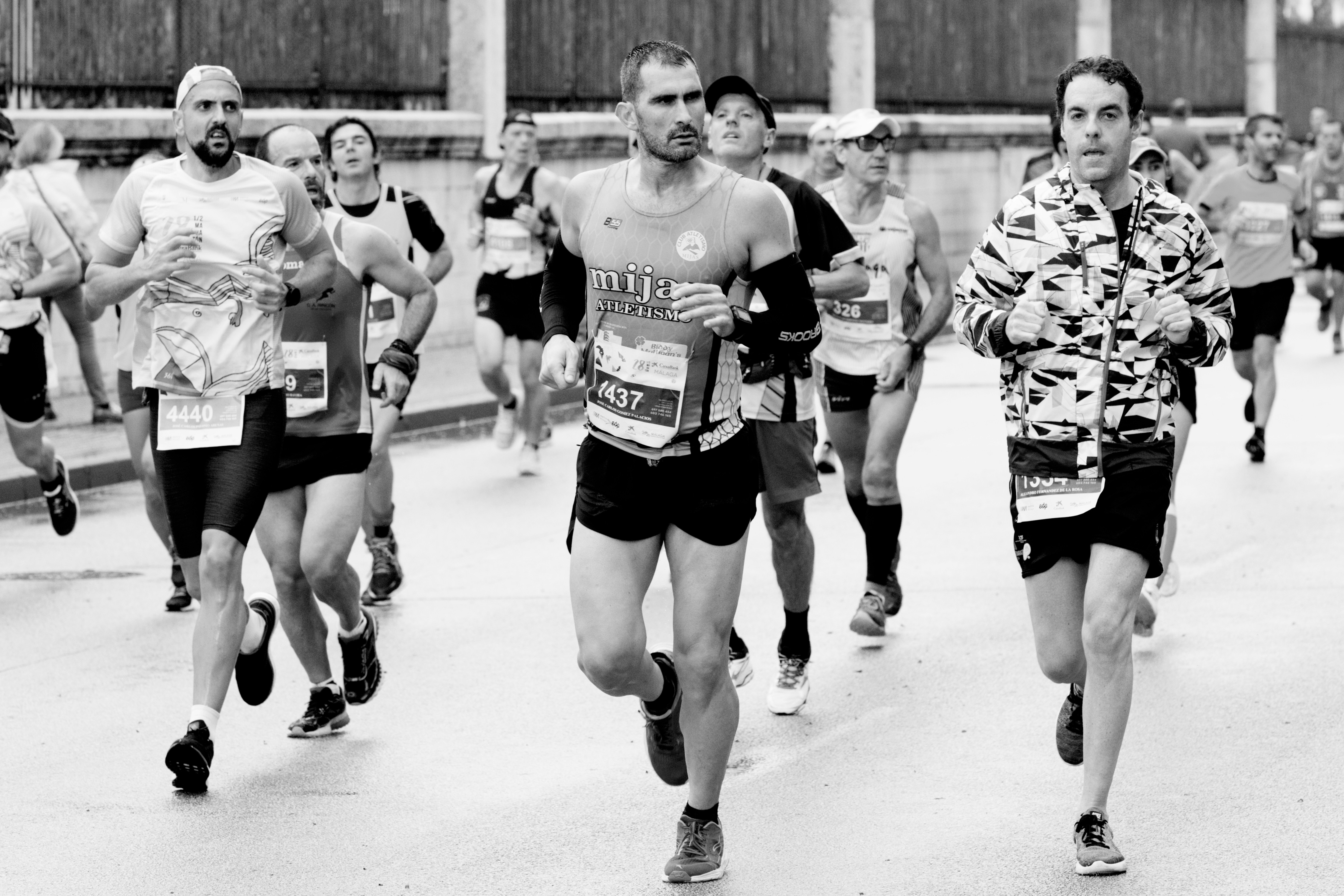 Durante la Media Maratón de Málaga al paso de los corredores por el Paseo de los Curas. No recuerdo a que respondían las expresiones de algunos corredores mirando a su izquierda pero es indudable que algo les llamaba su atención.