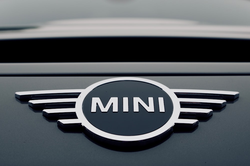 Mini emblem photo – Free Logo Image on Unsplash
