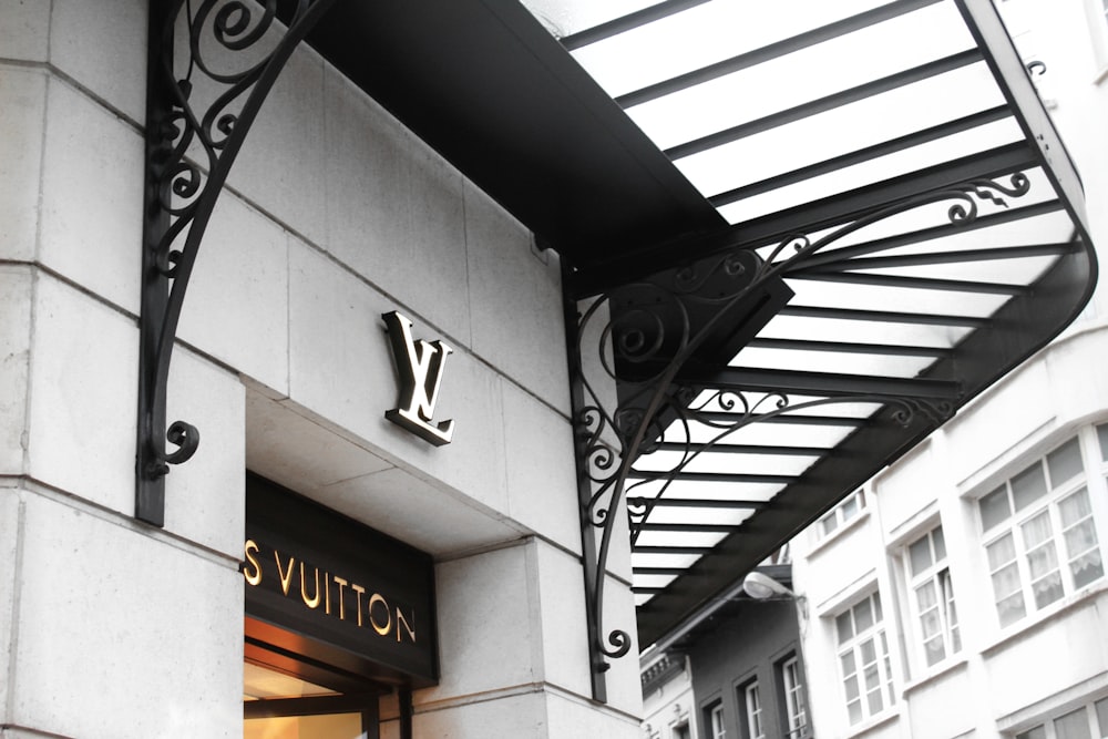 Devanture Louis Vuitton pendant la journée