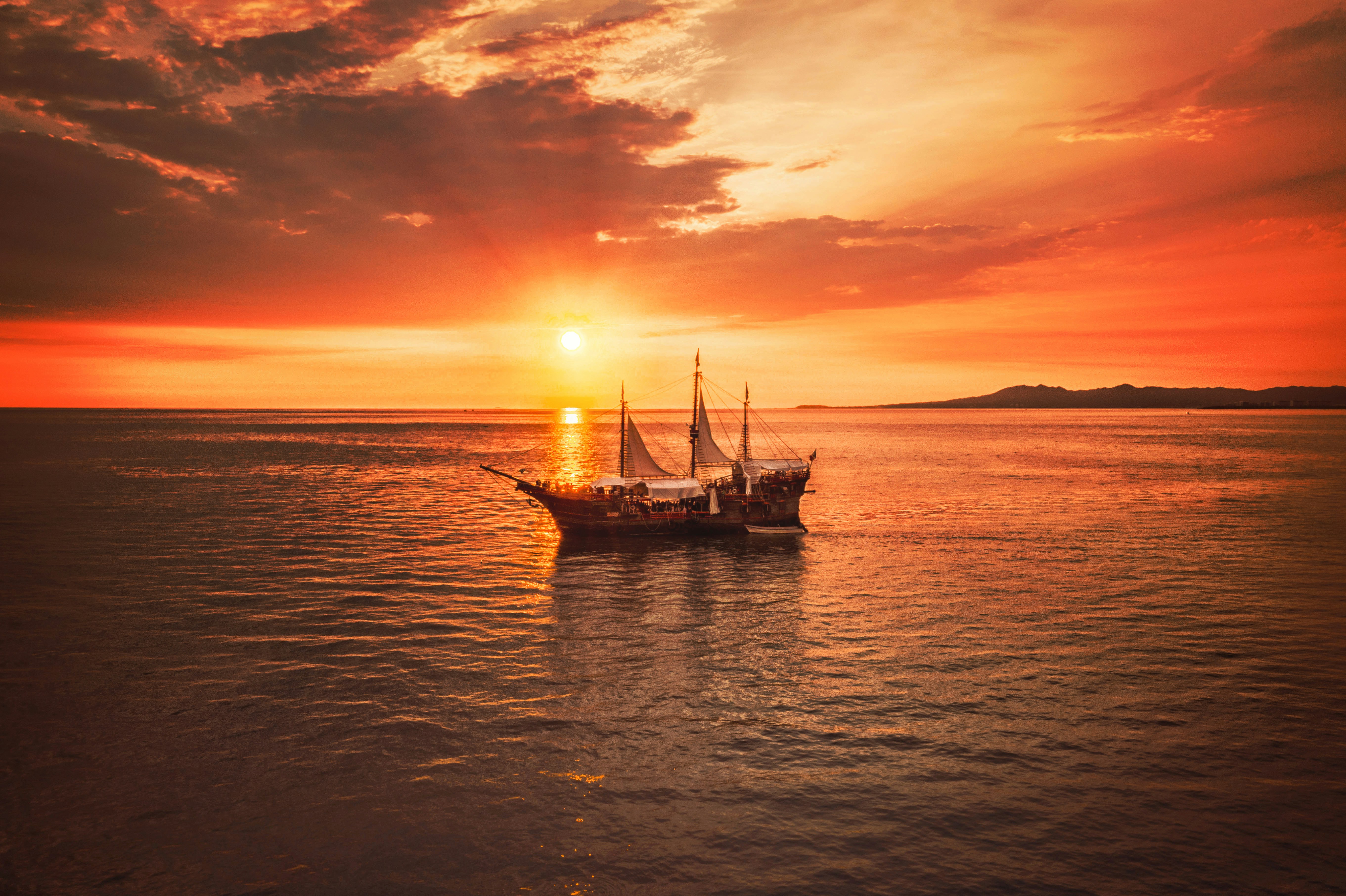 This is the most iconic pirate boat in Puerto Vallarta and I have the opportunity to shoot it on the sunset. I really hope you love it :)