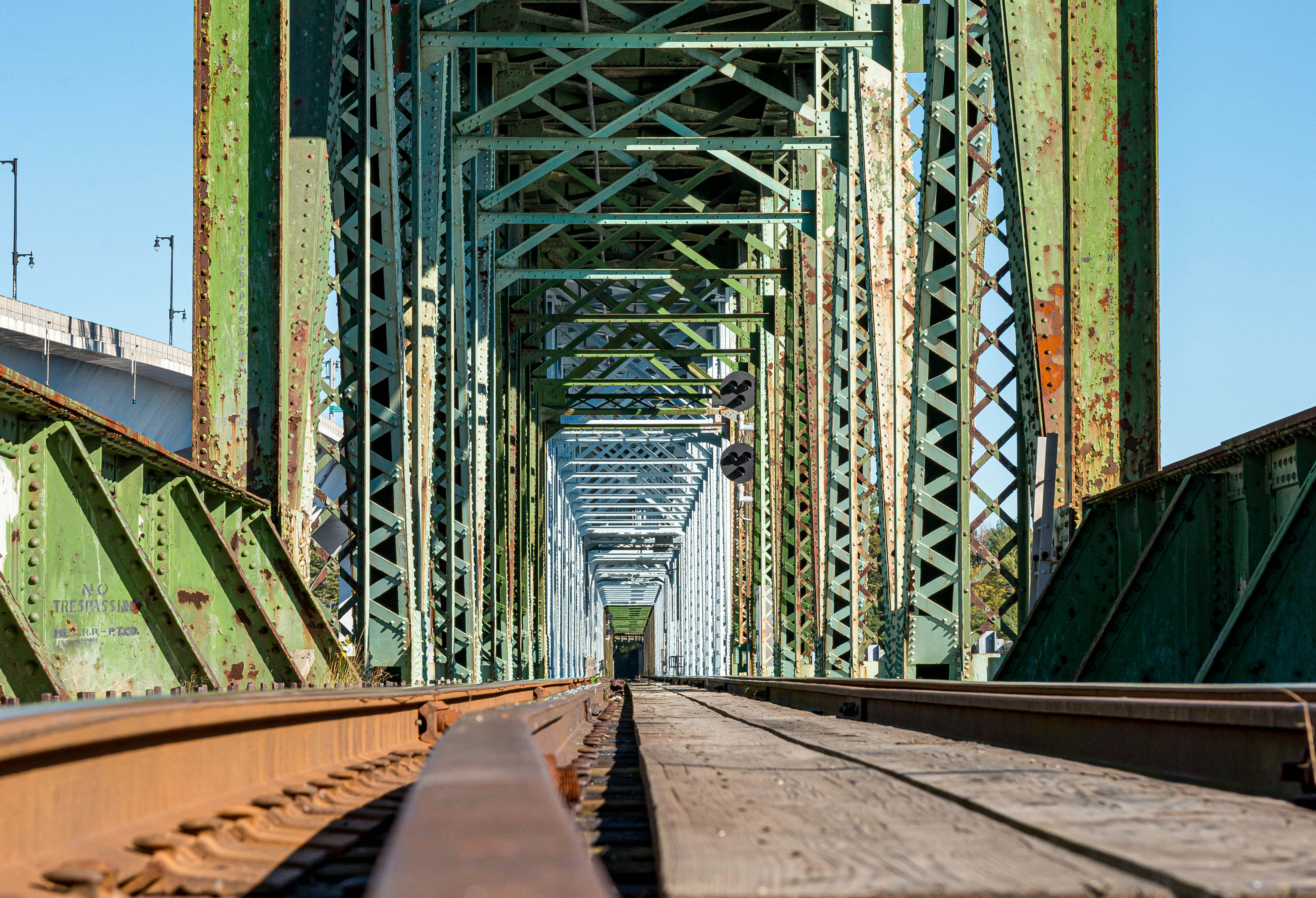 architectural photo of green and brown bridge maine teams background