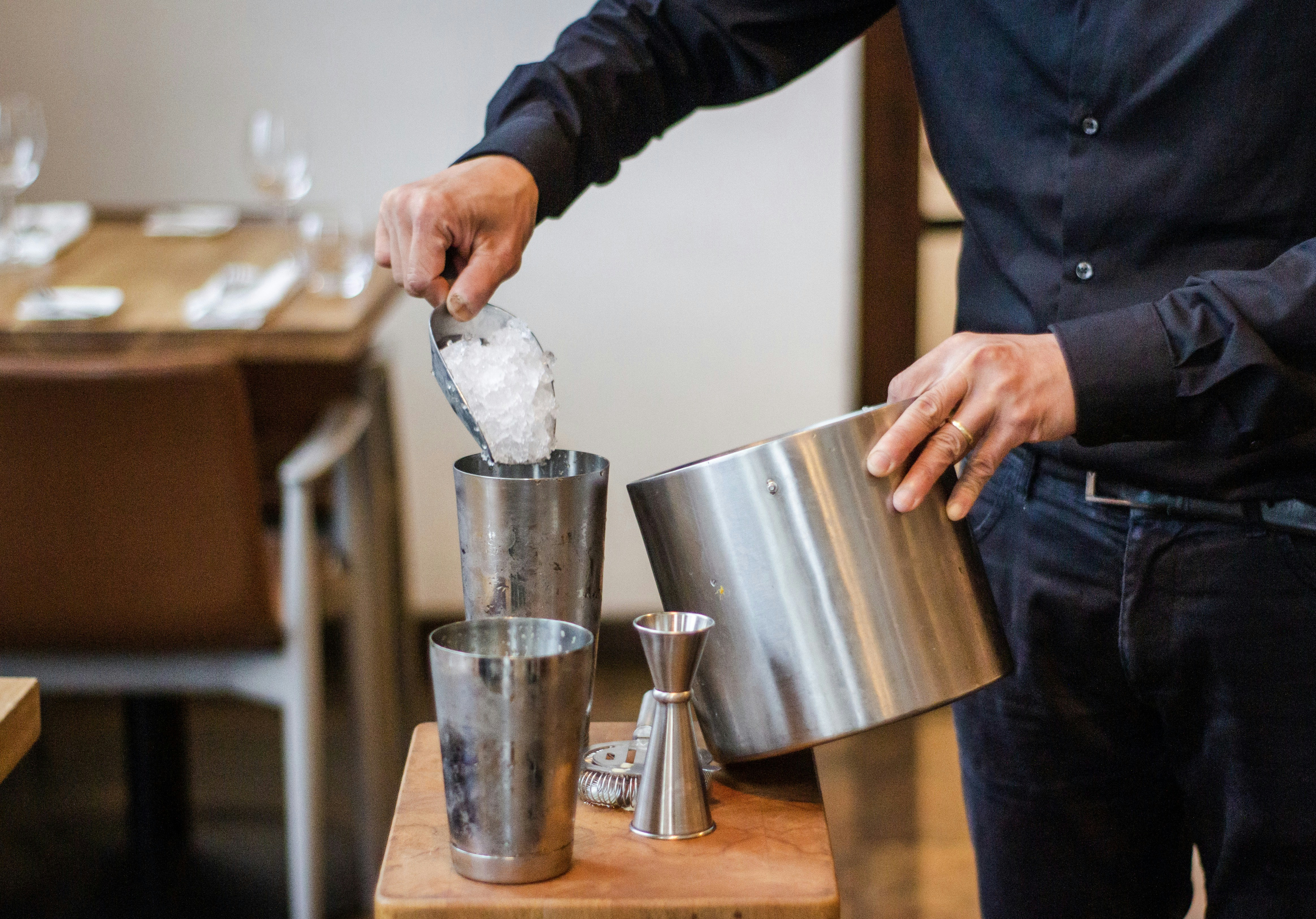 gray computer monitor