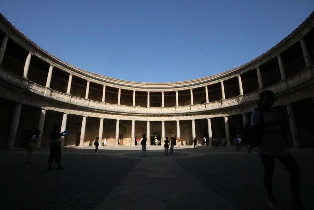 Bâtiment en béton brun