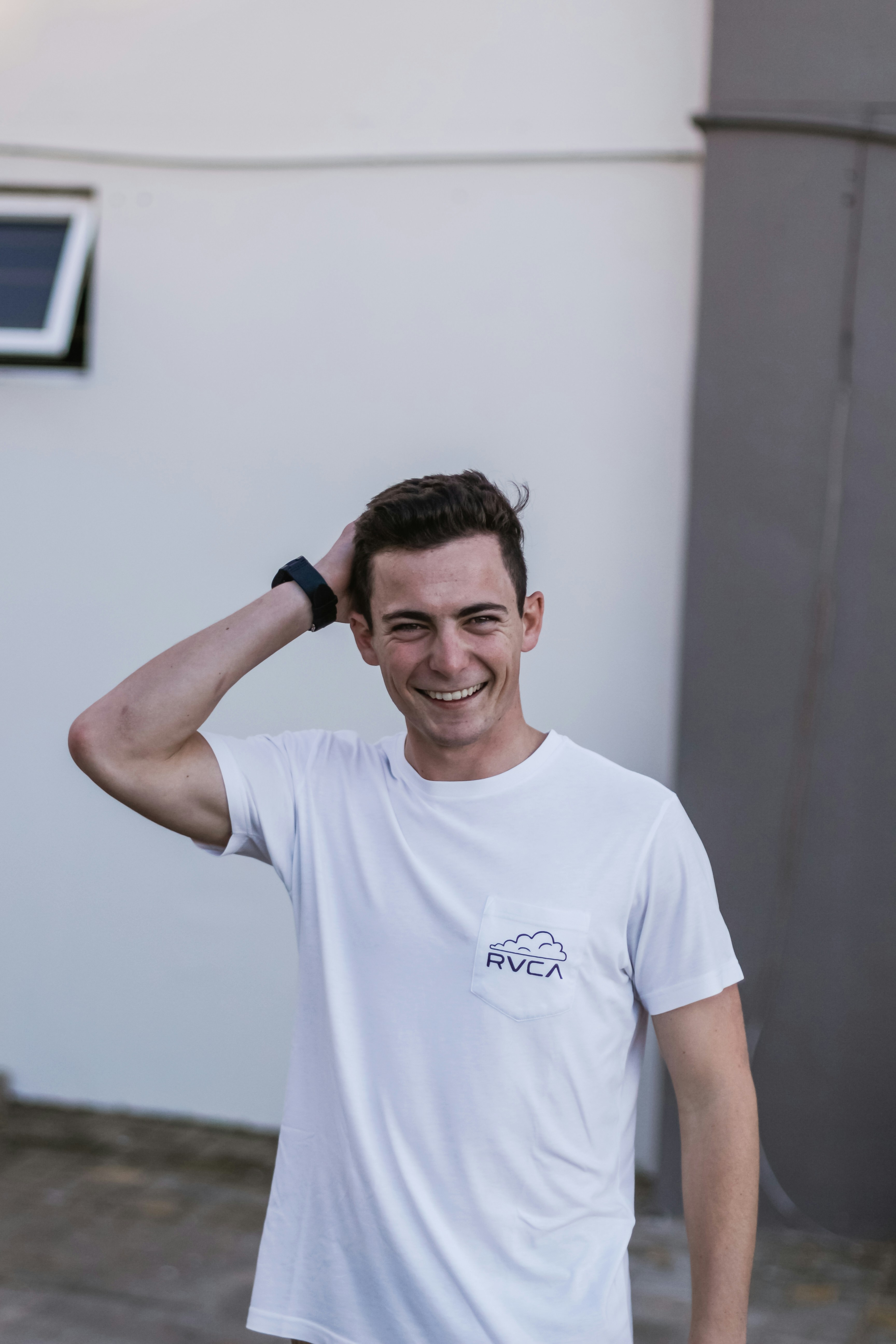 man standing on focus photography