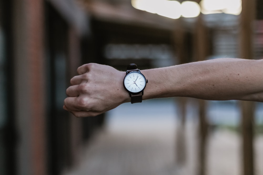 round black and white analog watch close-up photography