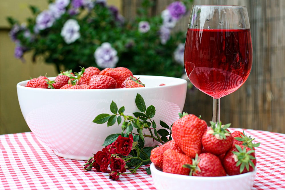 bowl of strayberries