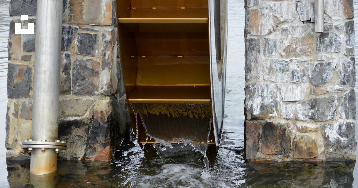 Water spilling on building photo – Free Water Image on Unsplash