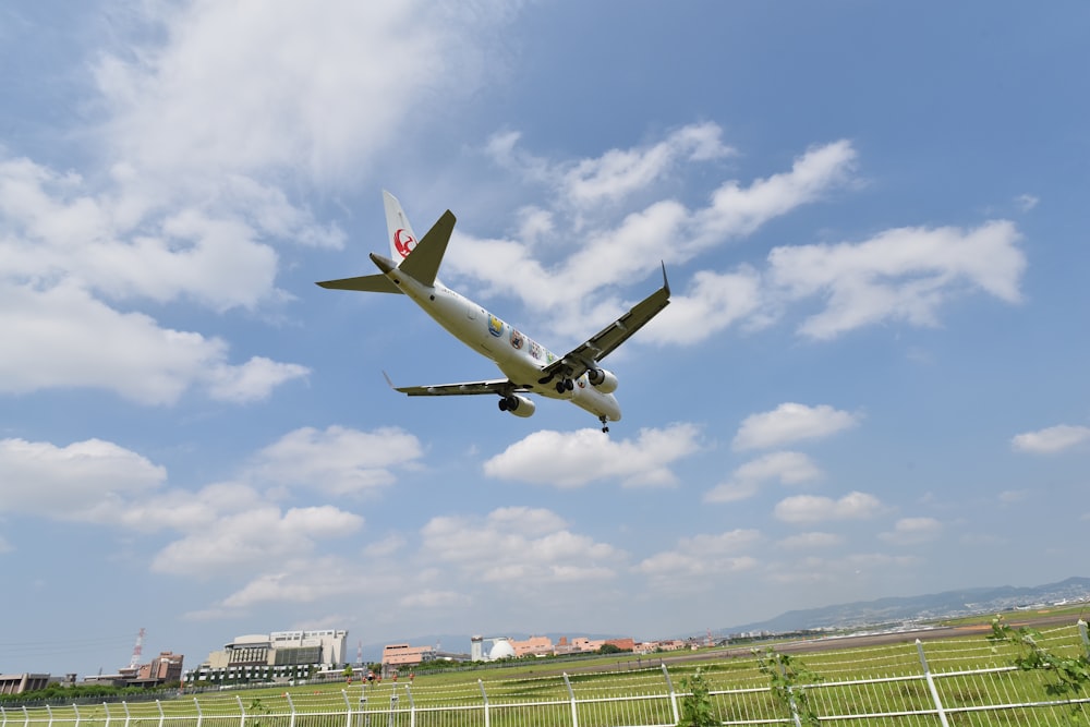 white airplane on focus photography