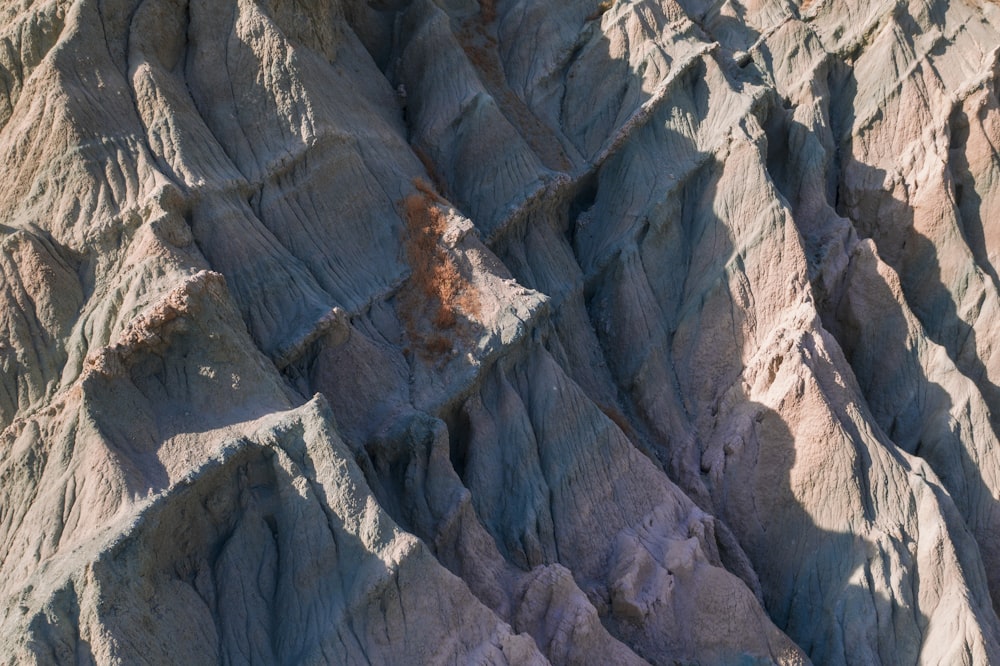 Una vista aérea de una cordillera rocosa