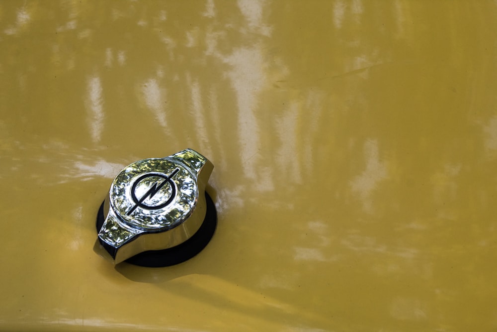 ornamento del cofano Opel color argento