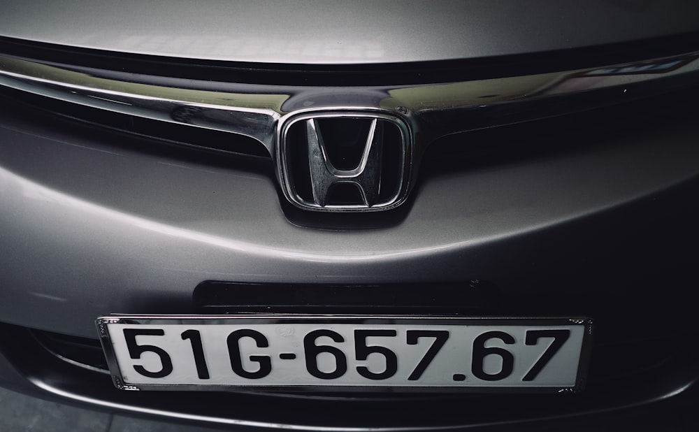 Foto de enfoque superficial del emblema de Honda