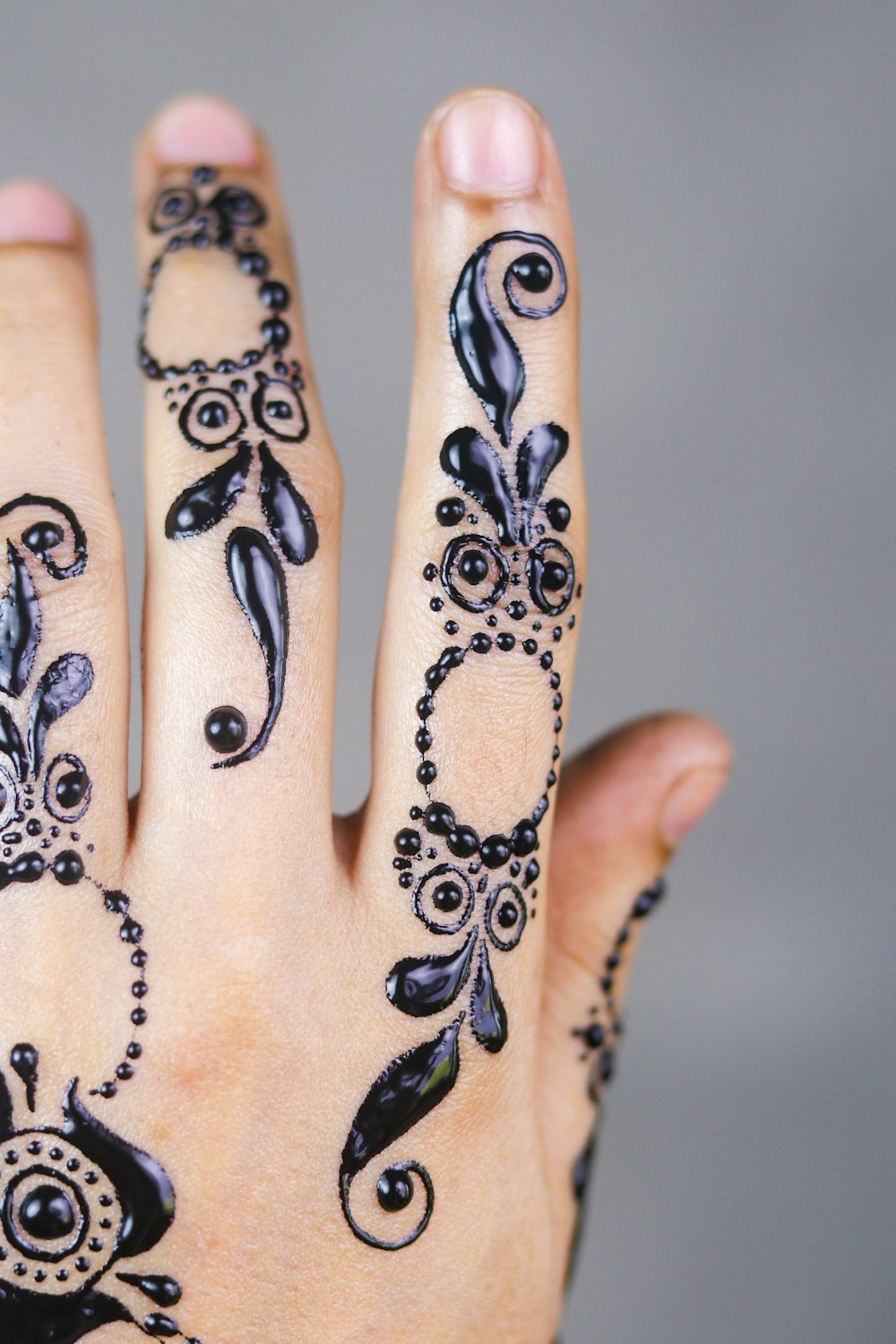 black mendhi tattoo