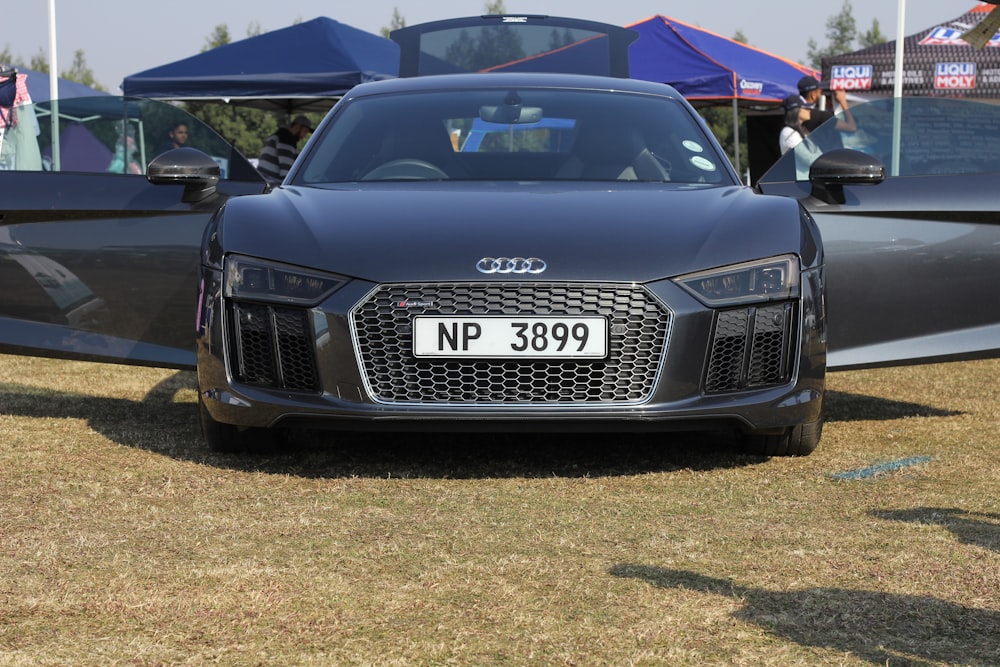 Coche Audi negro