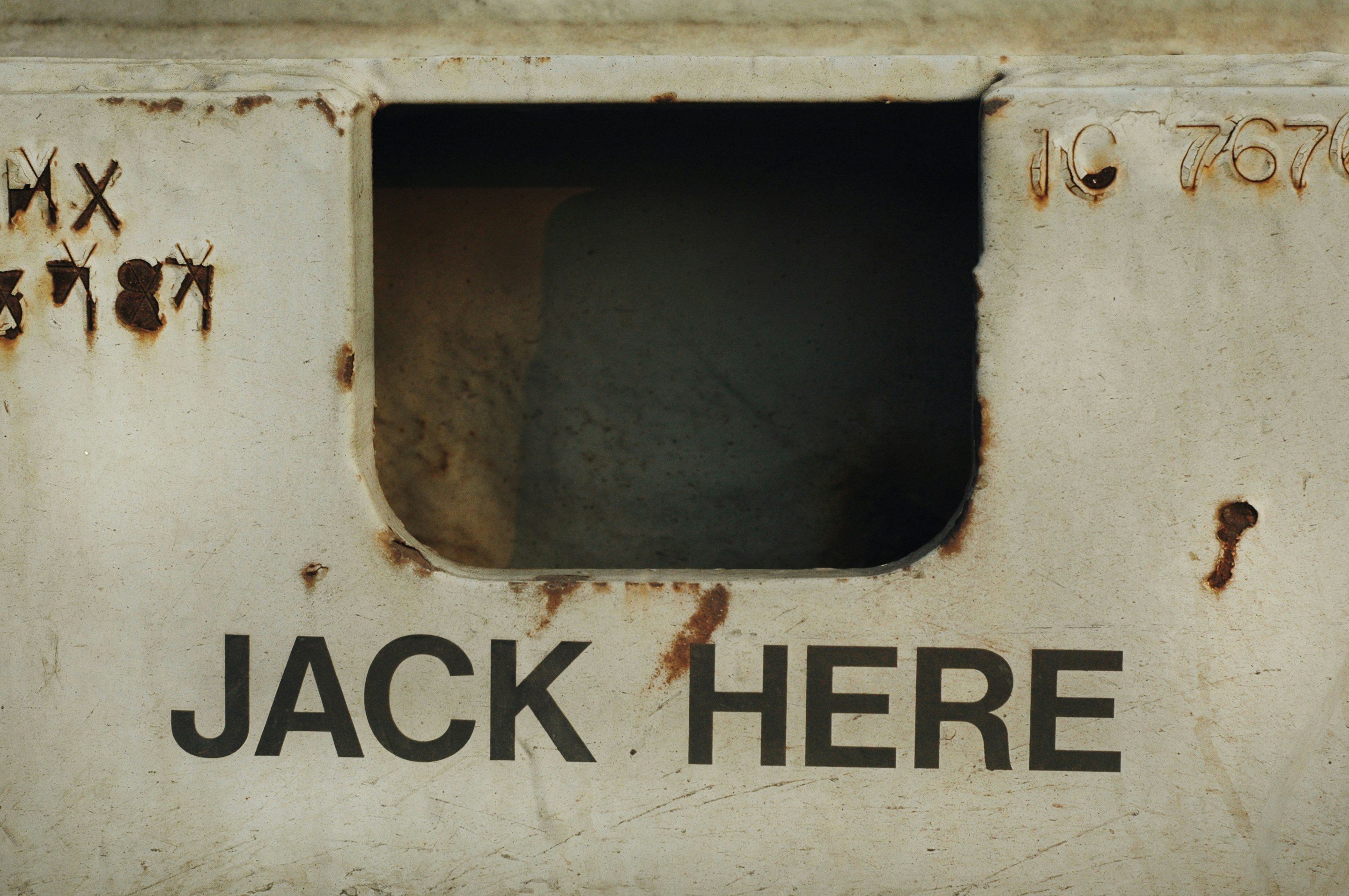 photo 1564941266590 ab0a1c769fd4?crop=entropy&cs=tinysrgb&fit=max&fm=jpg&ixid=M3w1MjQ0NjR8MHwxfHNlYXJjaHw4fHxKdWljZSUyMEphY2tpbmd8ZW58MHwwfHx8MTc2ODM4NTM3MHww&ixlib=rb 4.1