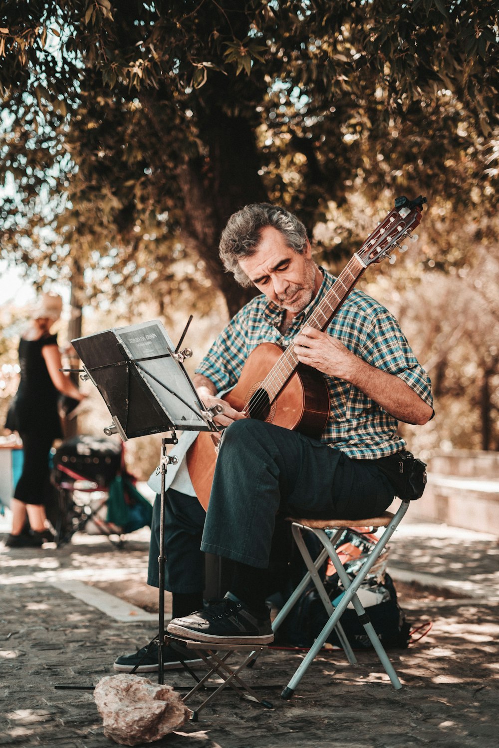 woman playing guitar