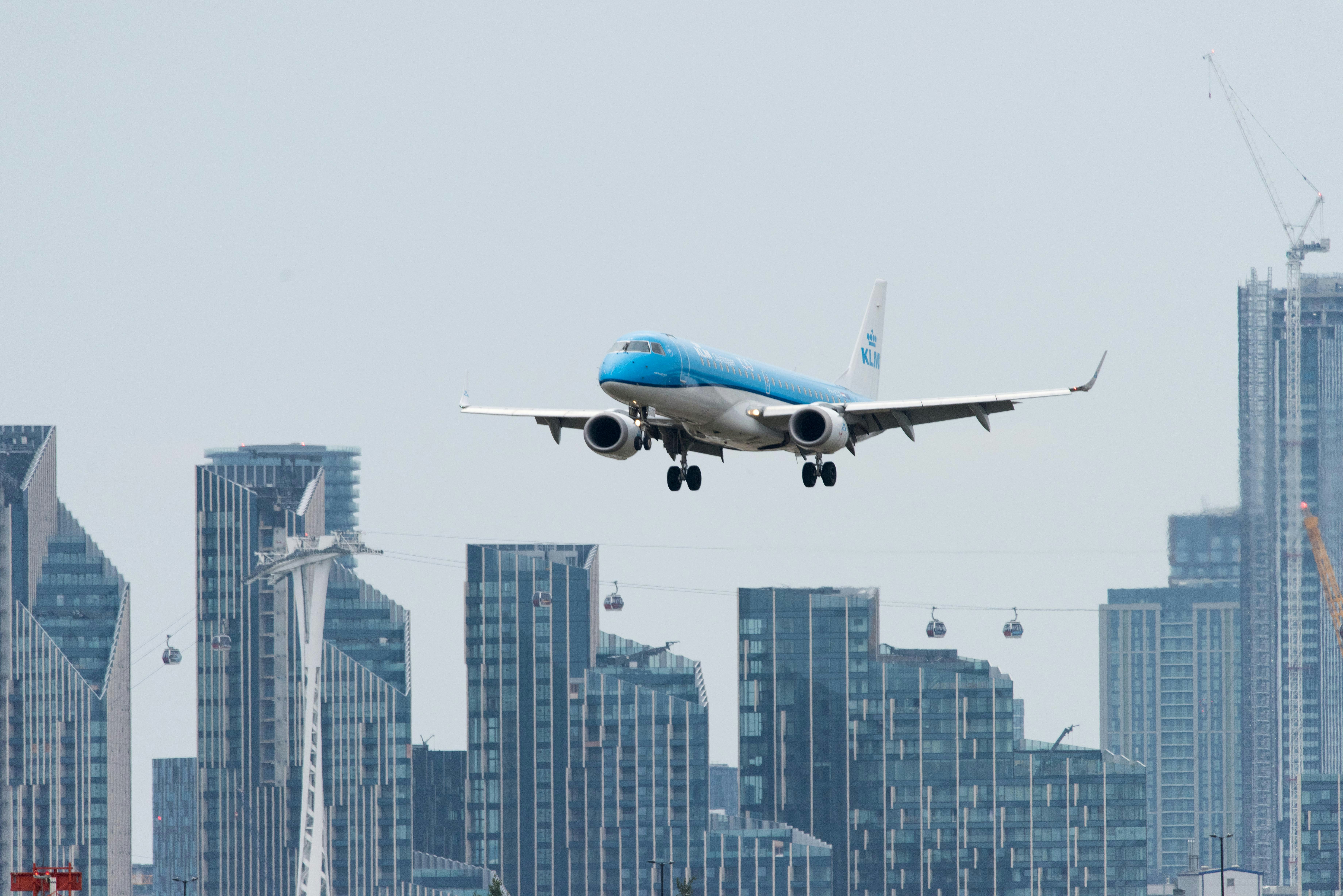 Reddit user reclines his first-class airline seat, passenger behind him  orders him to raise it back up