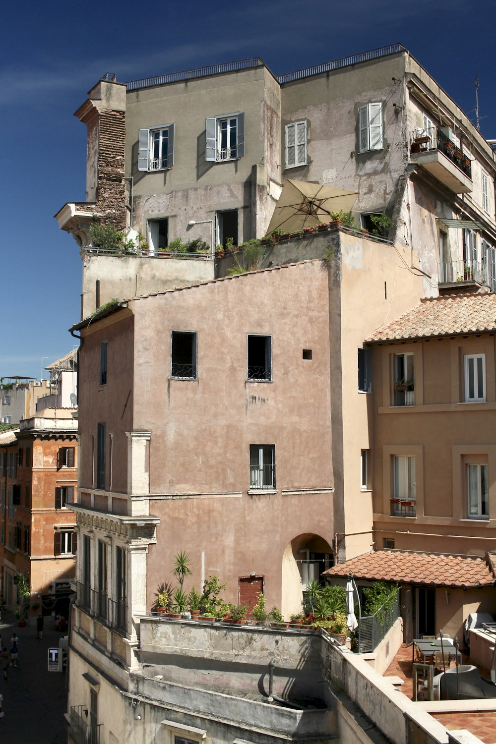 gray concrete house during daytime