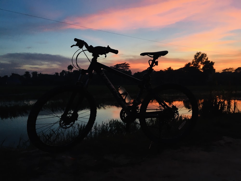 mountain bike silhouette