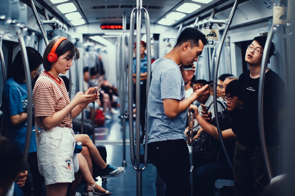 Personas dentro del tren