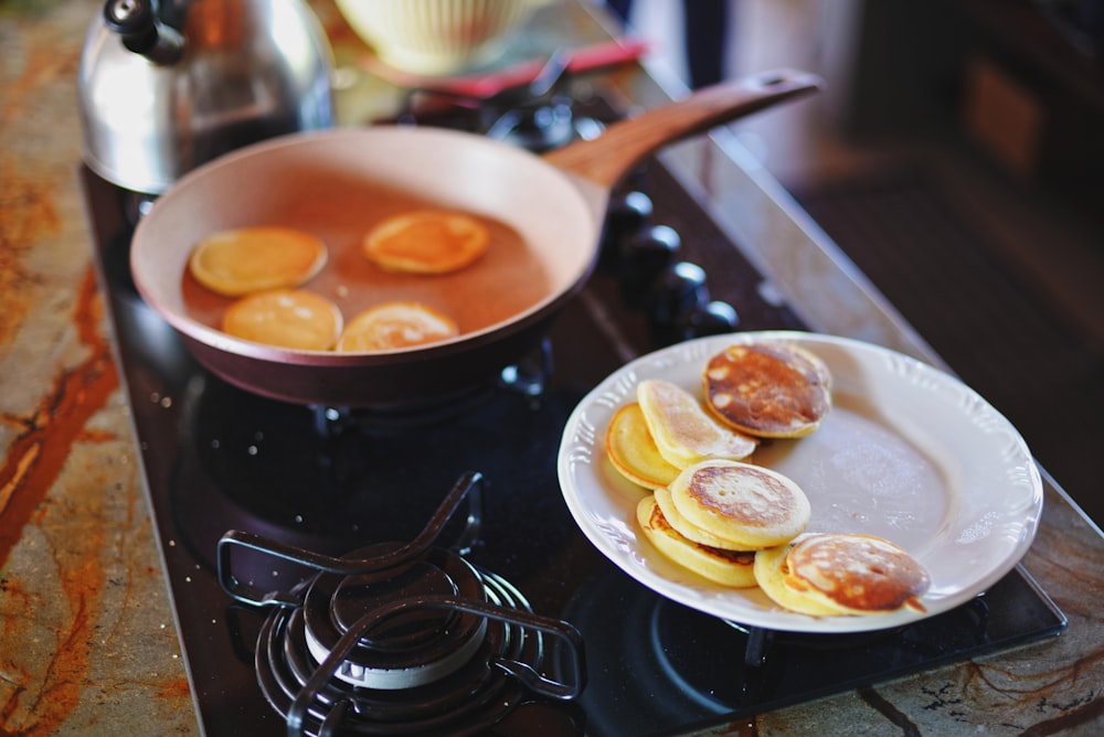 food lot in a white frying pan close-up photography