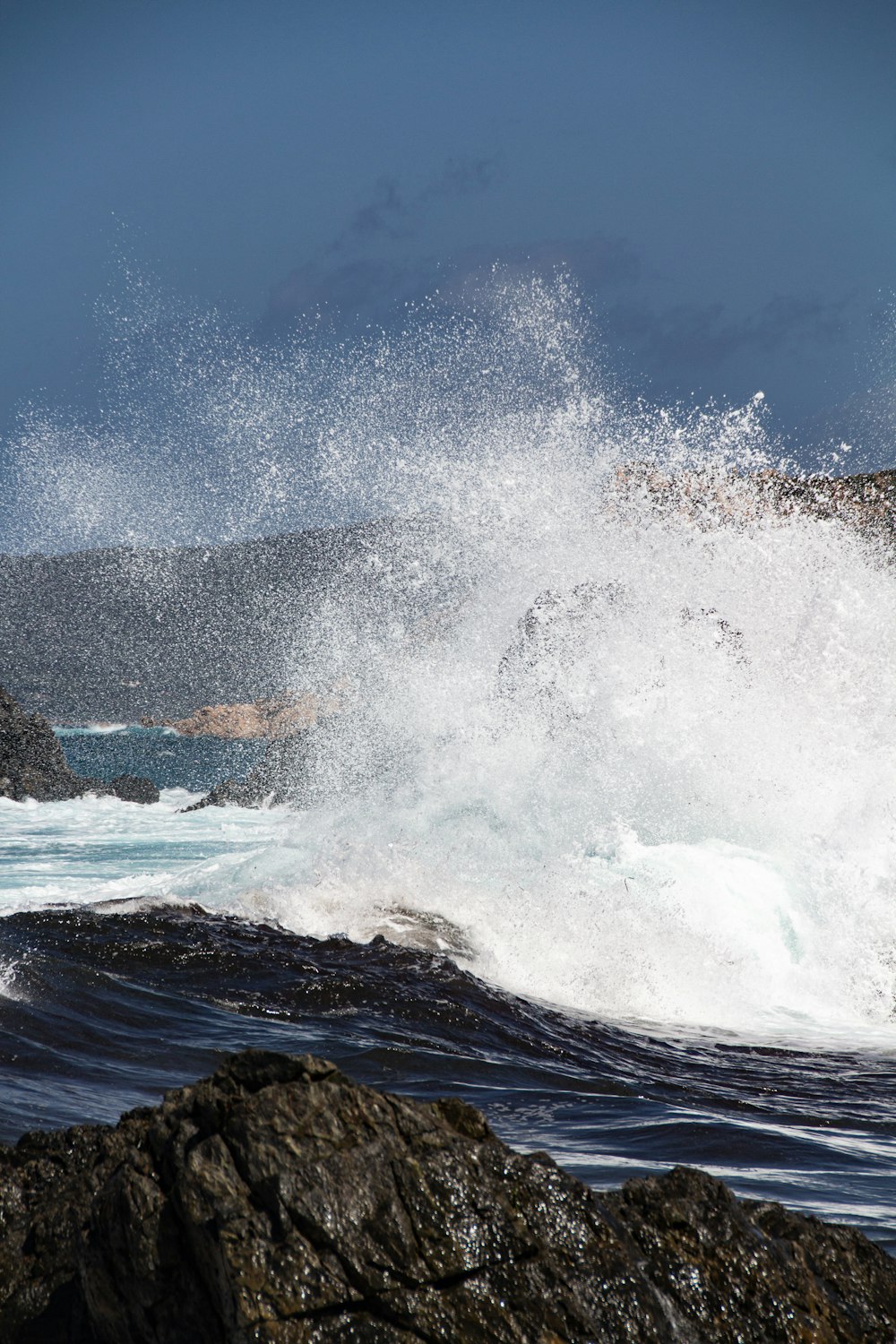 sea waves at daytime