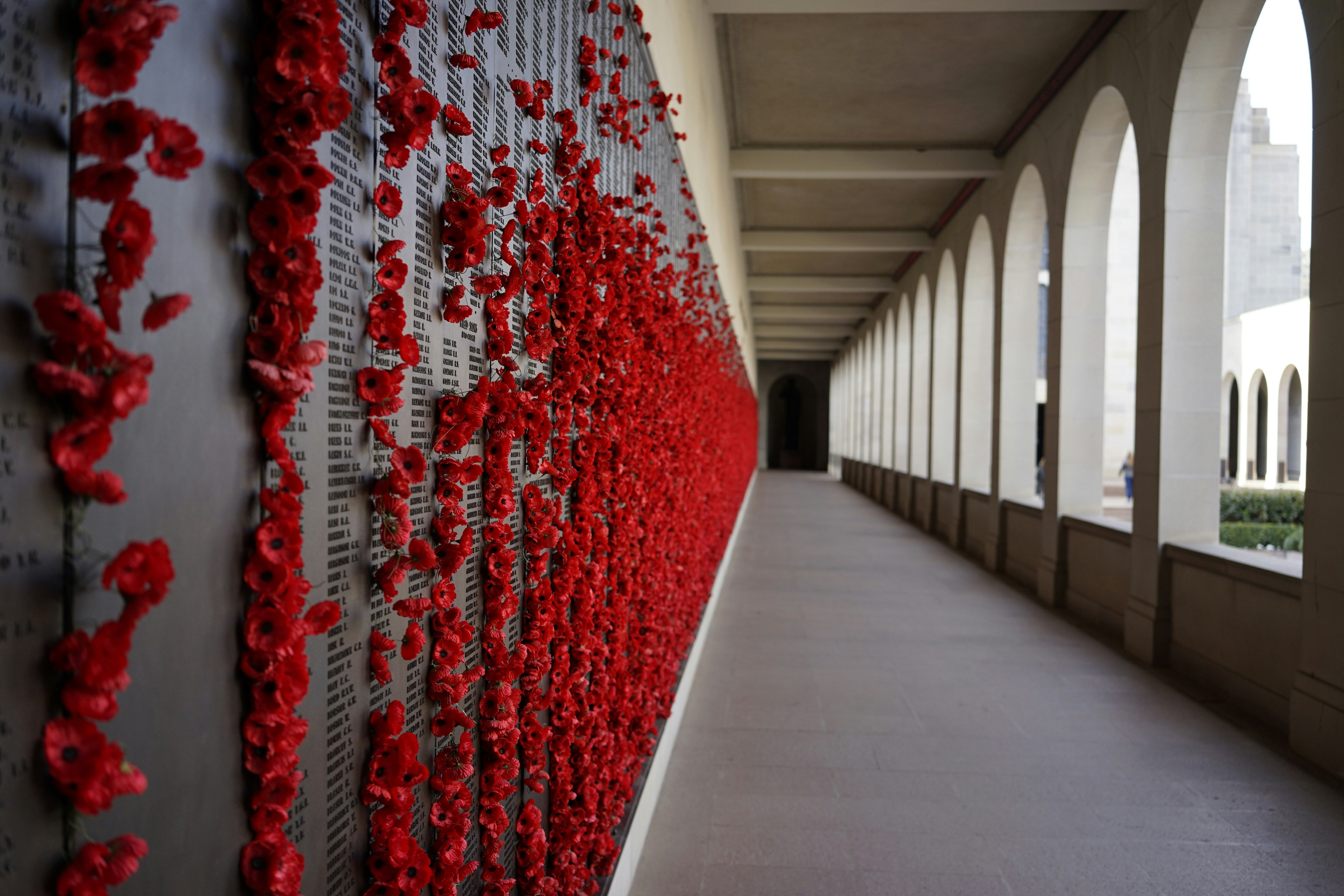 gray computer monitor