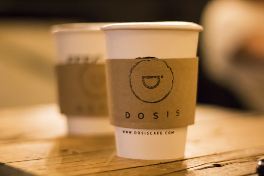 white Dosis disposable plastic cup