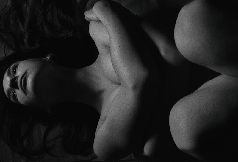 Desnudo artístico femenino