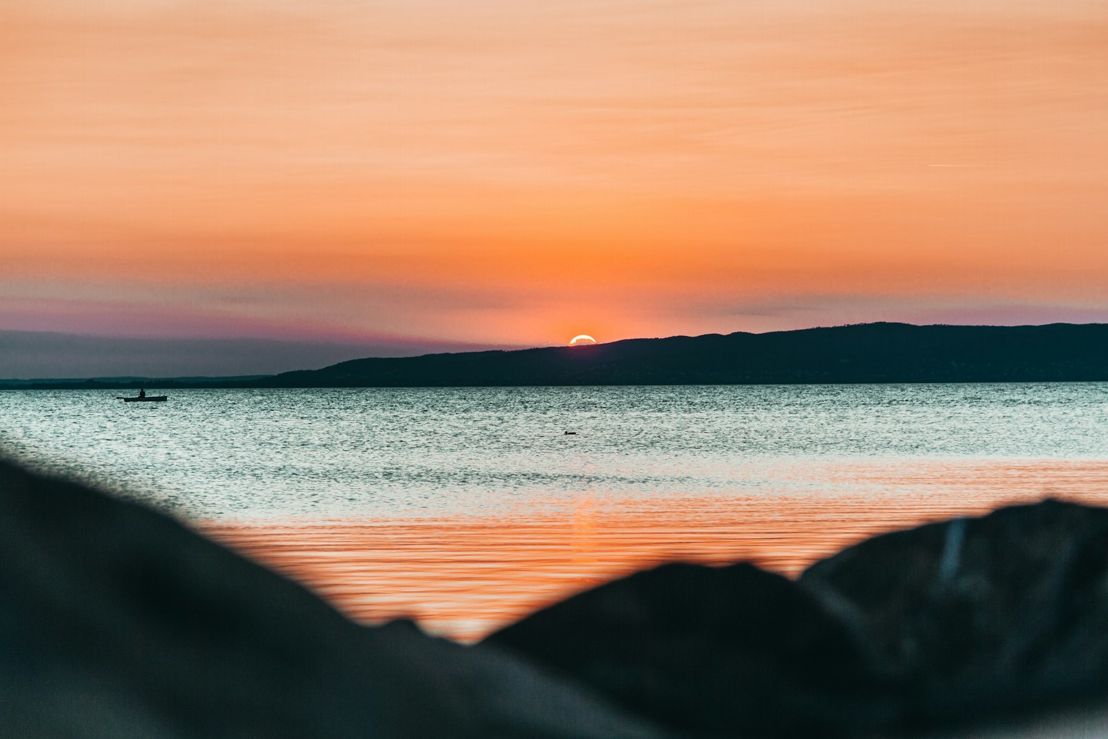 Canon EOS 7D + Canon EF 24-85mm F3.5-4.5 USM sample photo. Blue sea under orange photography