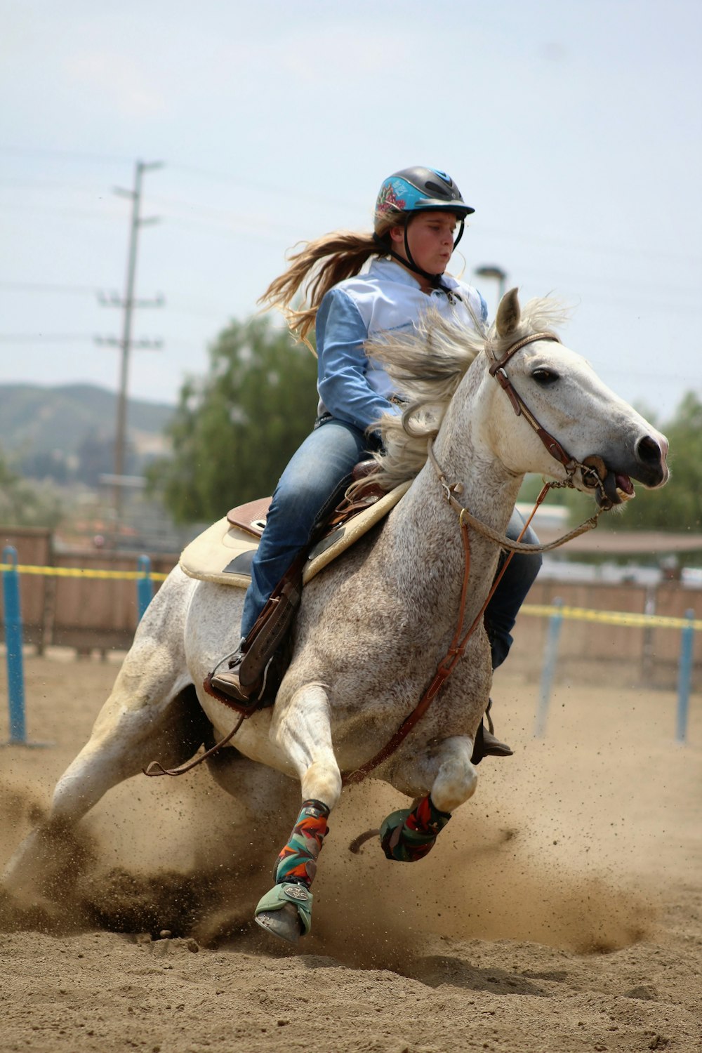 Mujer montando a caballo