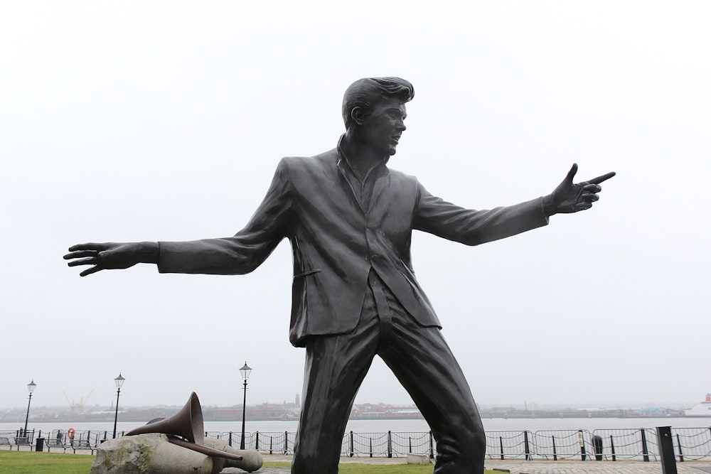 Elvis Presley statue