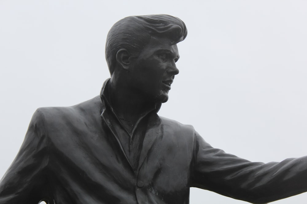 Elvis Presley statue