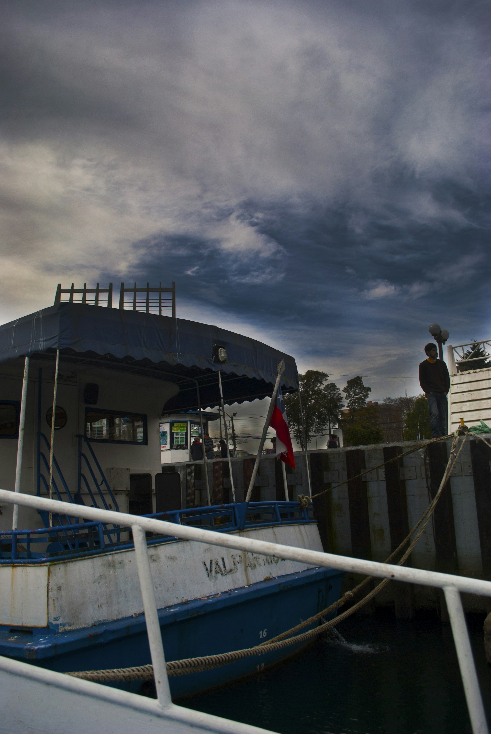 gray computer monitor