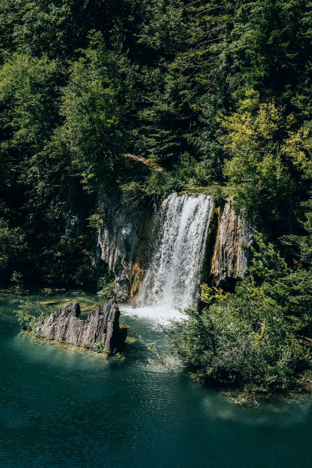 aerial photography of waterfalls during daytime