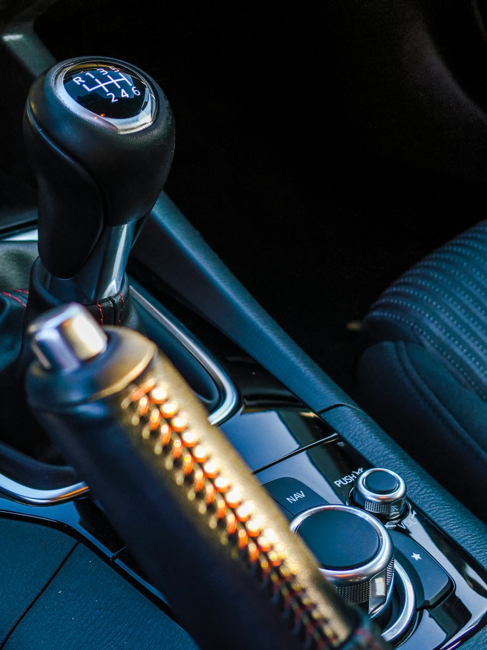 closeup photo of vehicle gear shift lever