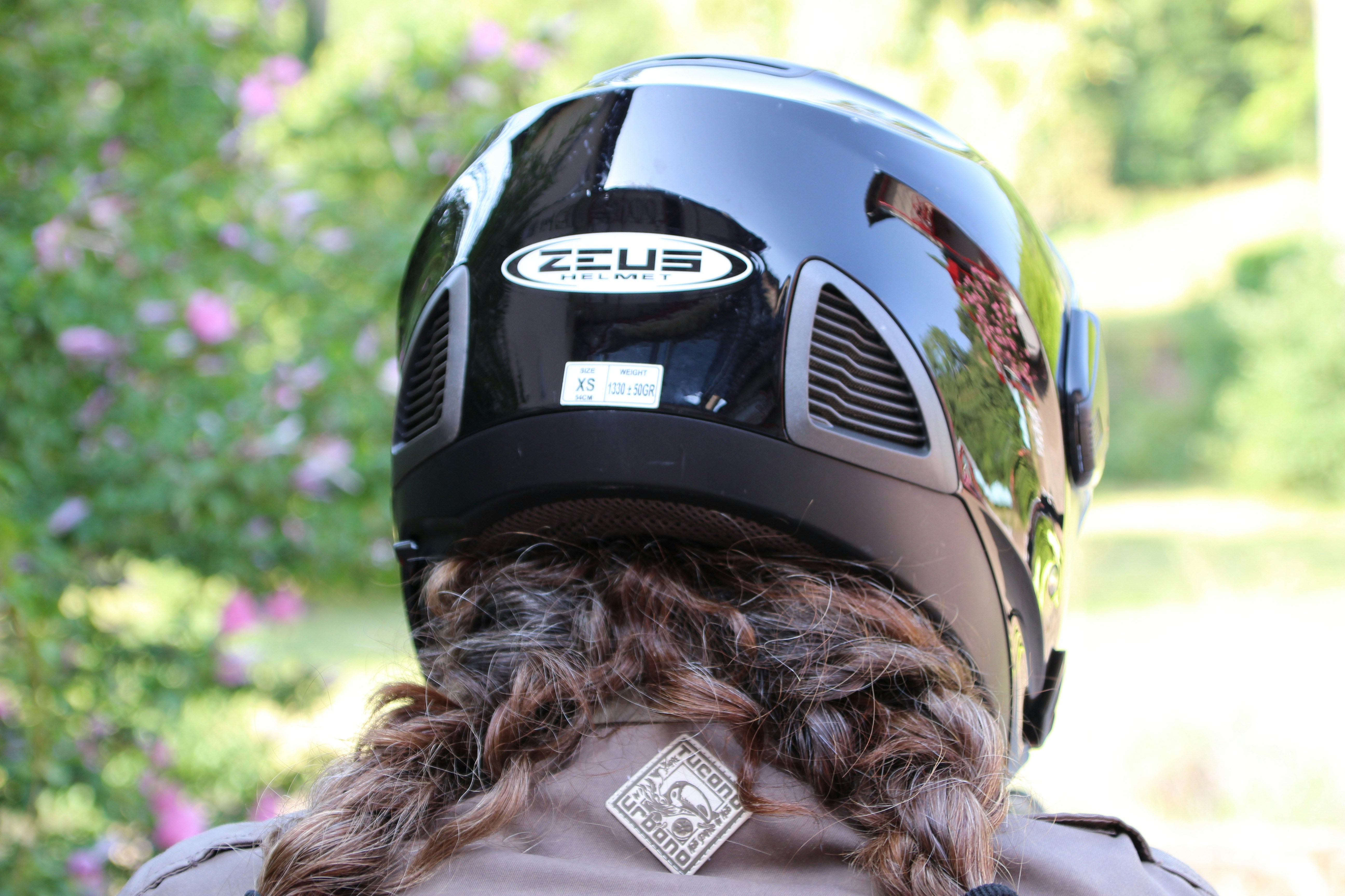 12 Motorcycle Helmet Comfort Features for All Seasons