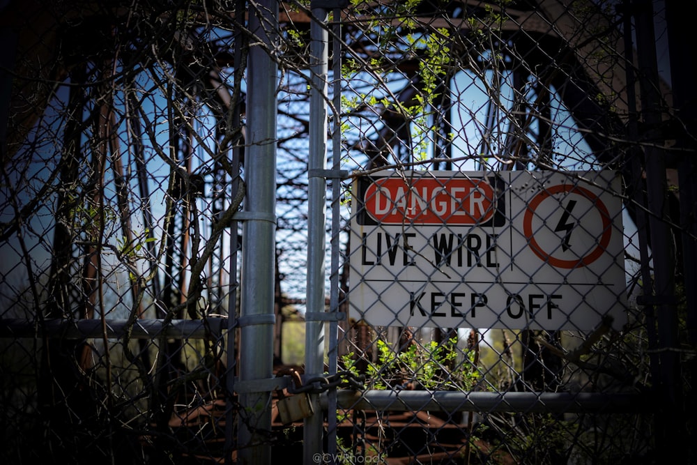 danger live wire signage