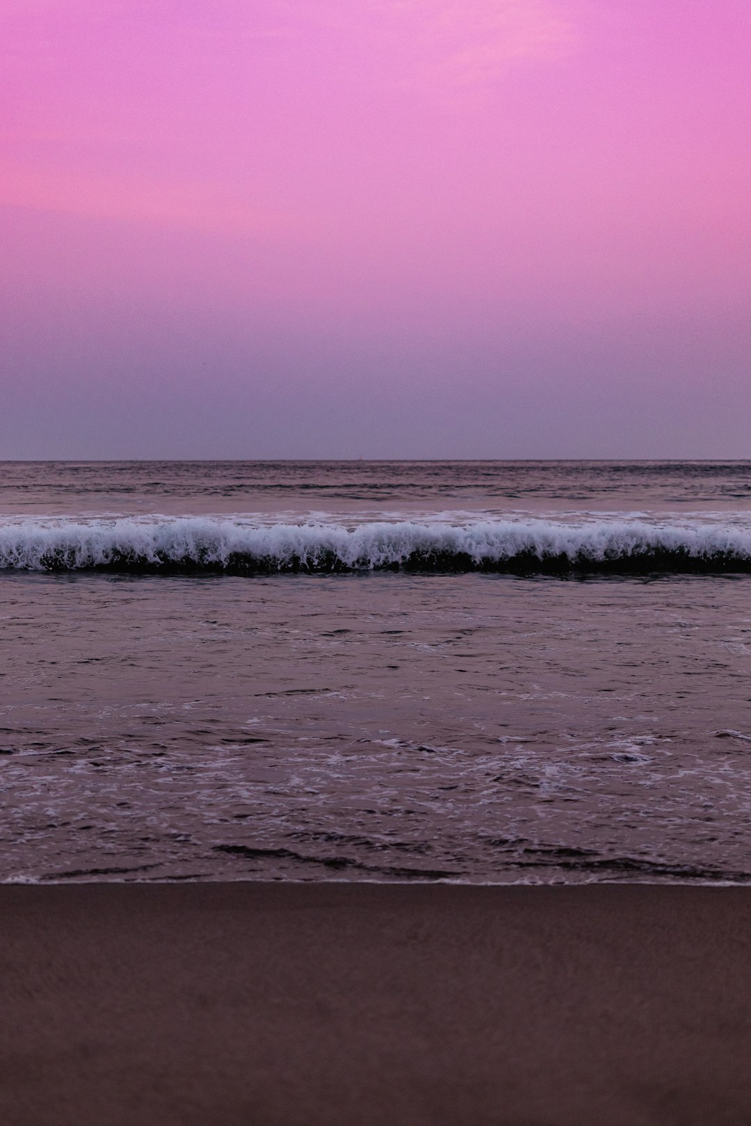 sea wave during daytime