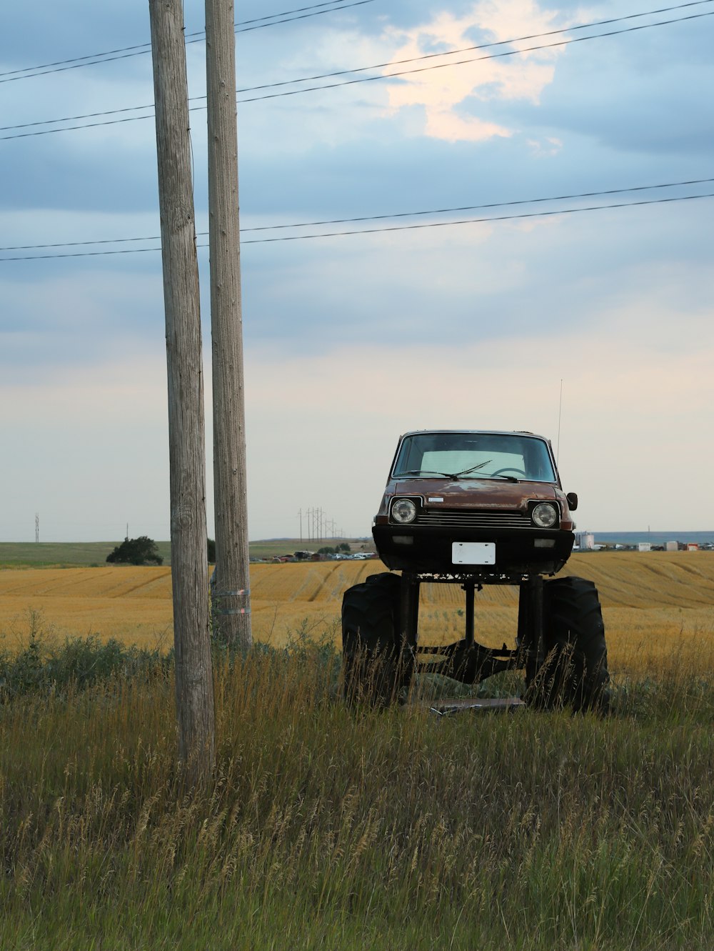 brown vehicle close-up photography