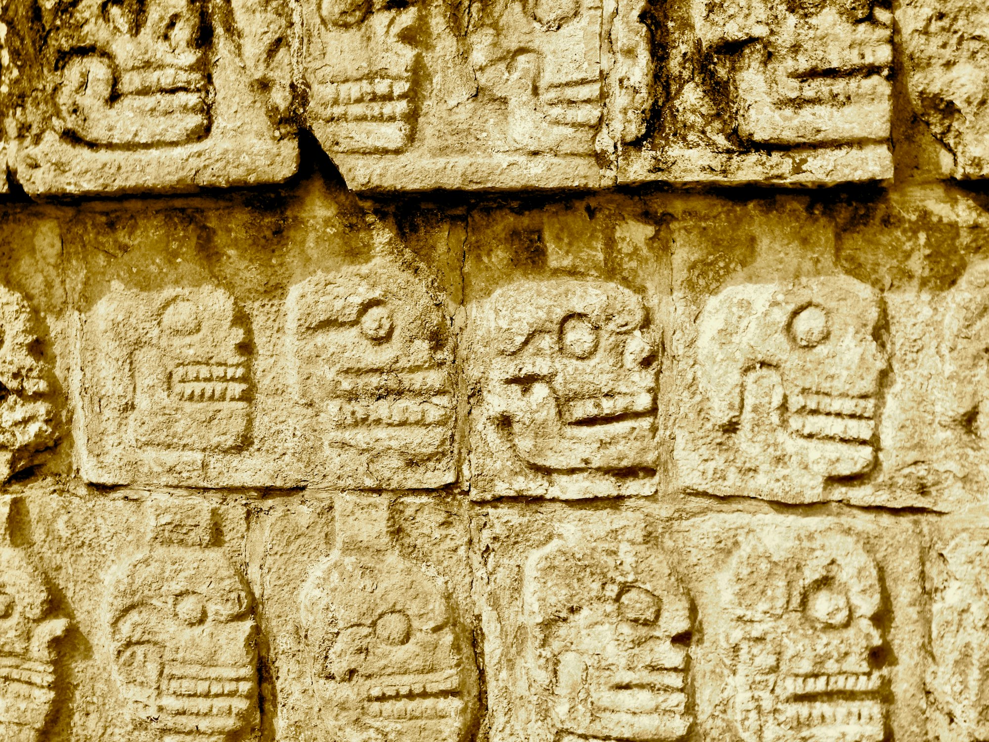 Archaeologists reveal remains of Mayan city X'baatún