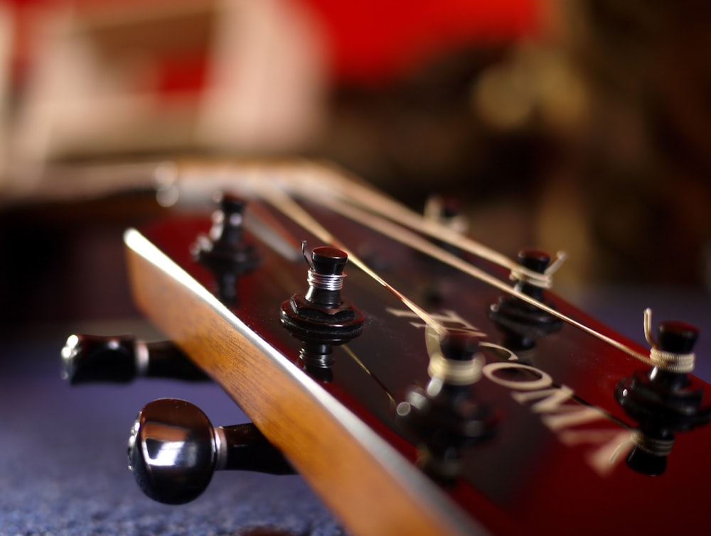 brown guitar close-up photography