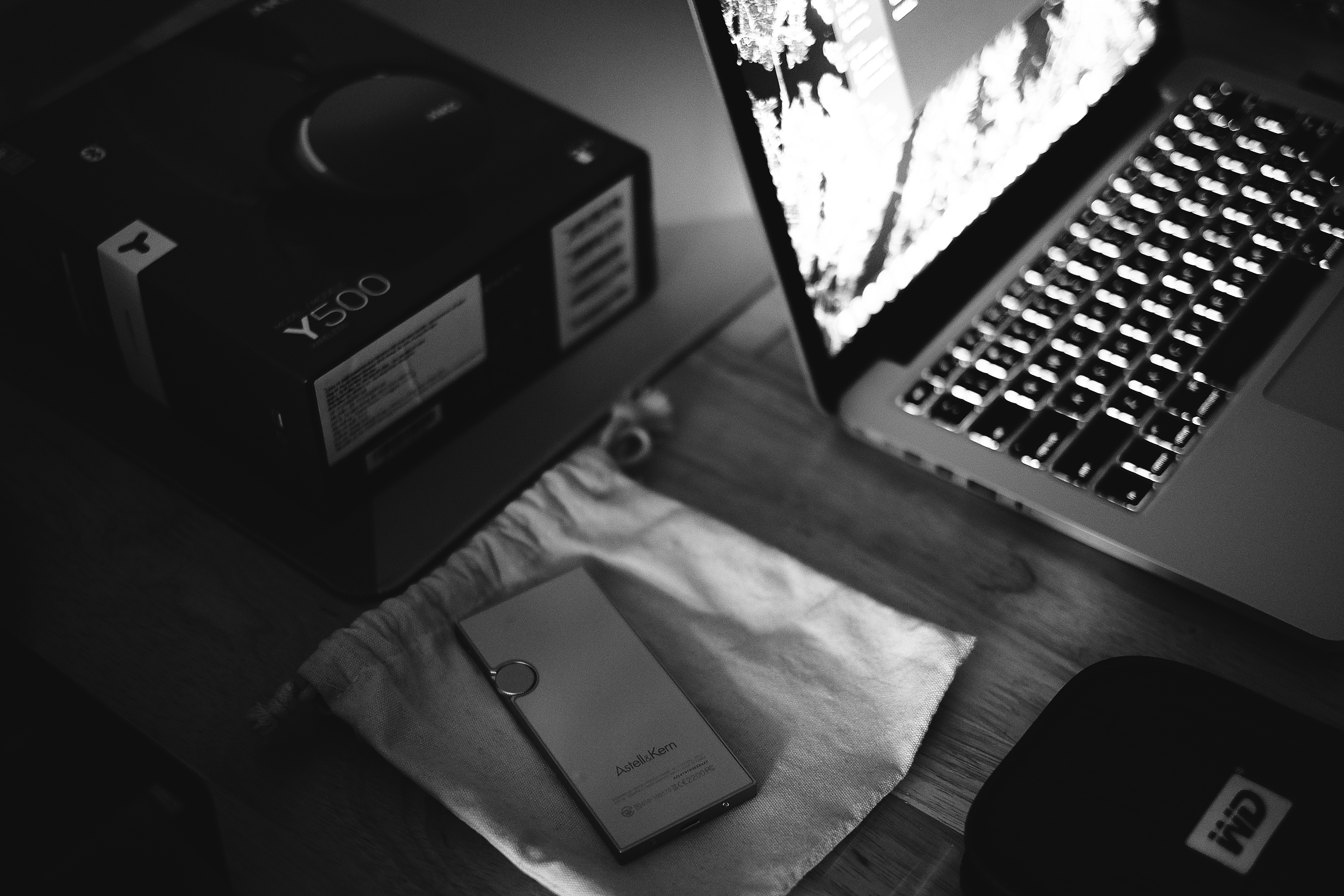 photo-1565081652114-e4c772ba0b44?ixid=M3