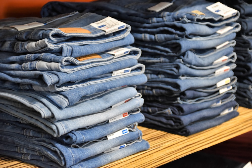 pilha de jeans azul lote