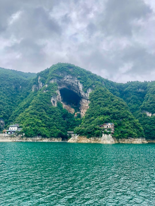 houses on sea cliff during daytime in Changyang China