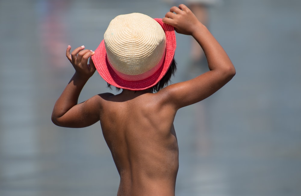 person wearing white and red hat close-up photography