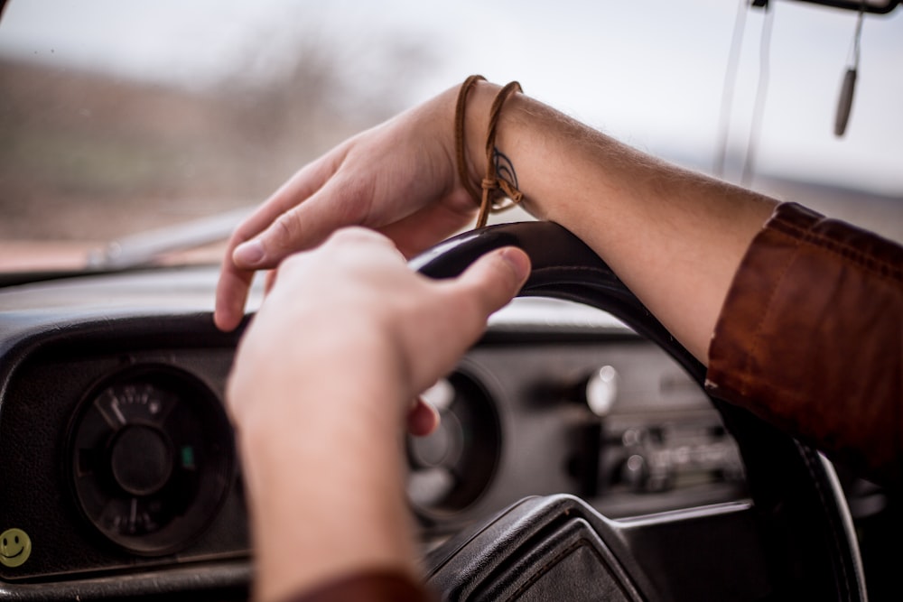 woman hands on steering wheel