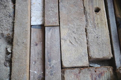 An example of wooden equipment layout.
