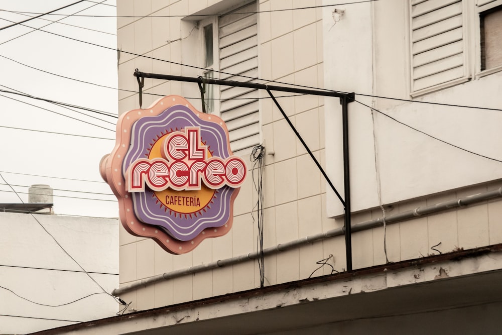 El recreo signage